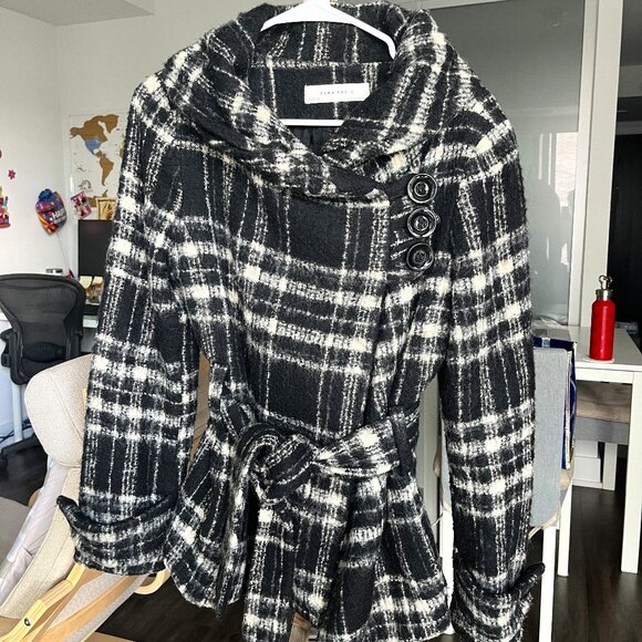 Black and White Zara Coat with belt and high collar. - Picture 1 of 10